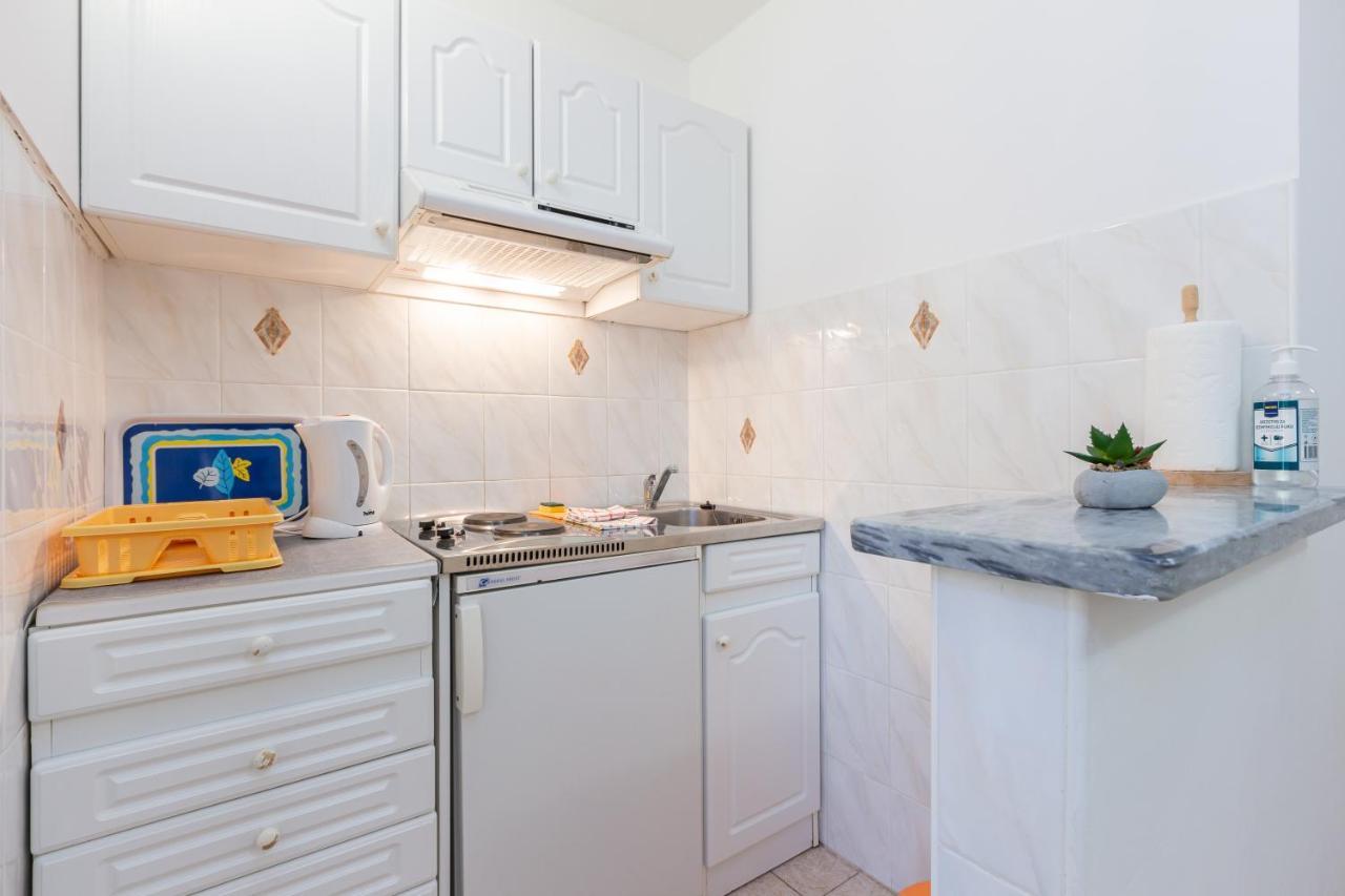 Apartments Marin With Sea View 바슈카 외부 사진
