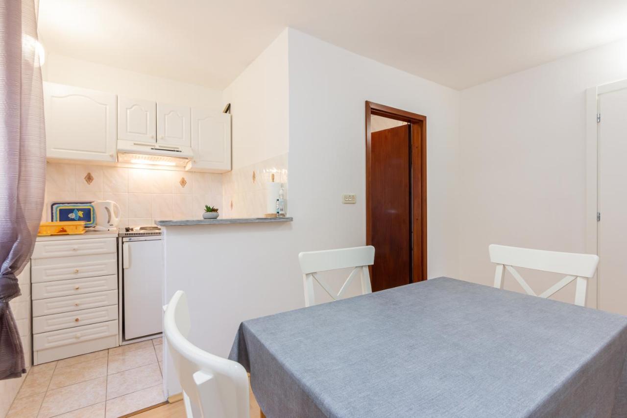Apartments Marin With Sea View 바슈카 외부 사진